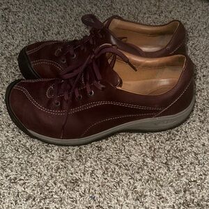 Keen Presidio II casual burgandy leather shoes size 10